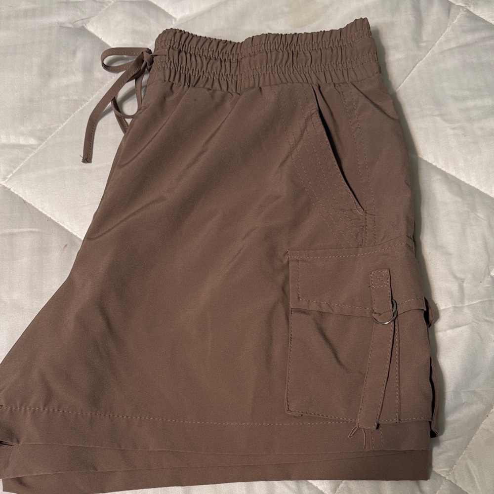one 5 one Women's Brown Cargo Shorts - Picture 4 of 5